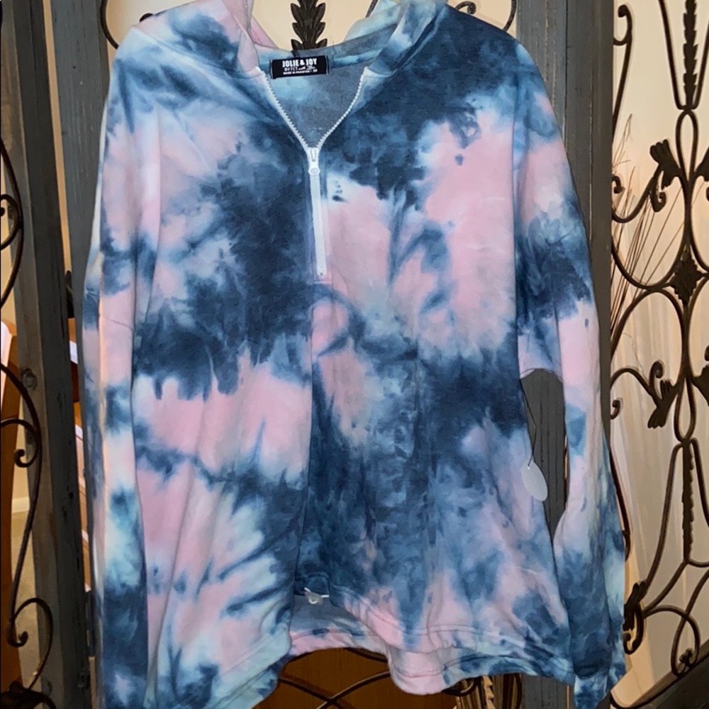 Plus size 3x tie dye long sleeve sweatshirt. NWT